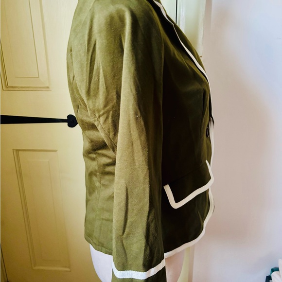 Modcloth Sz M Cropped Fitted Olive Blazer with White Accents - Picture 5 of 10